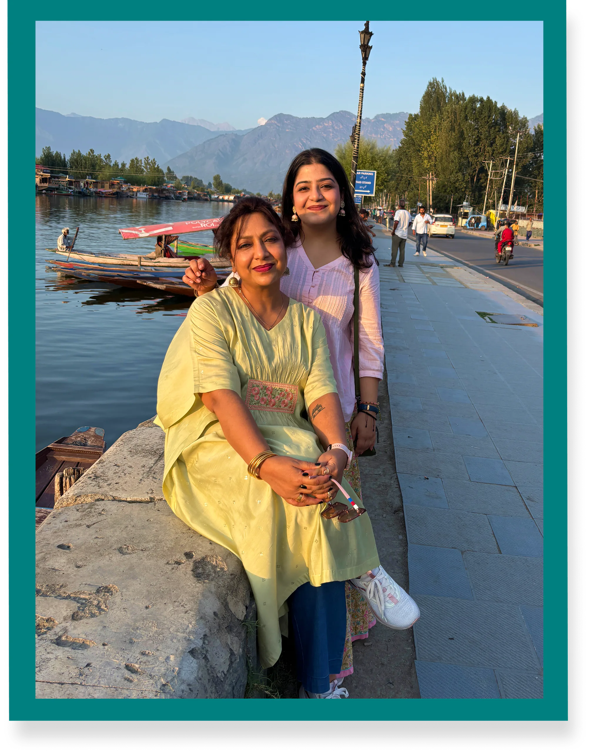 Chalo Saheli co-founders Roopali & Muskan in Kashmir